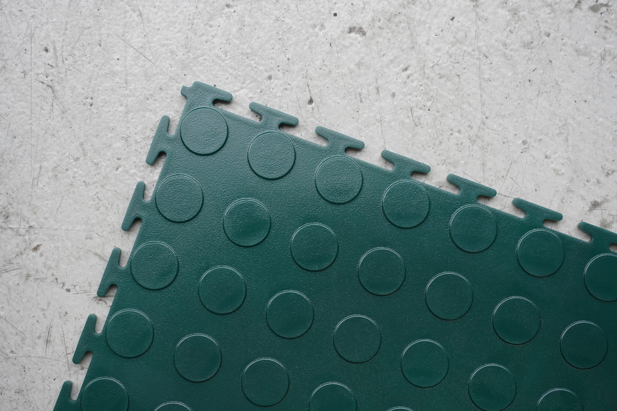 The 2025 Guide to Choosing PVC Garage Floor Tiles